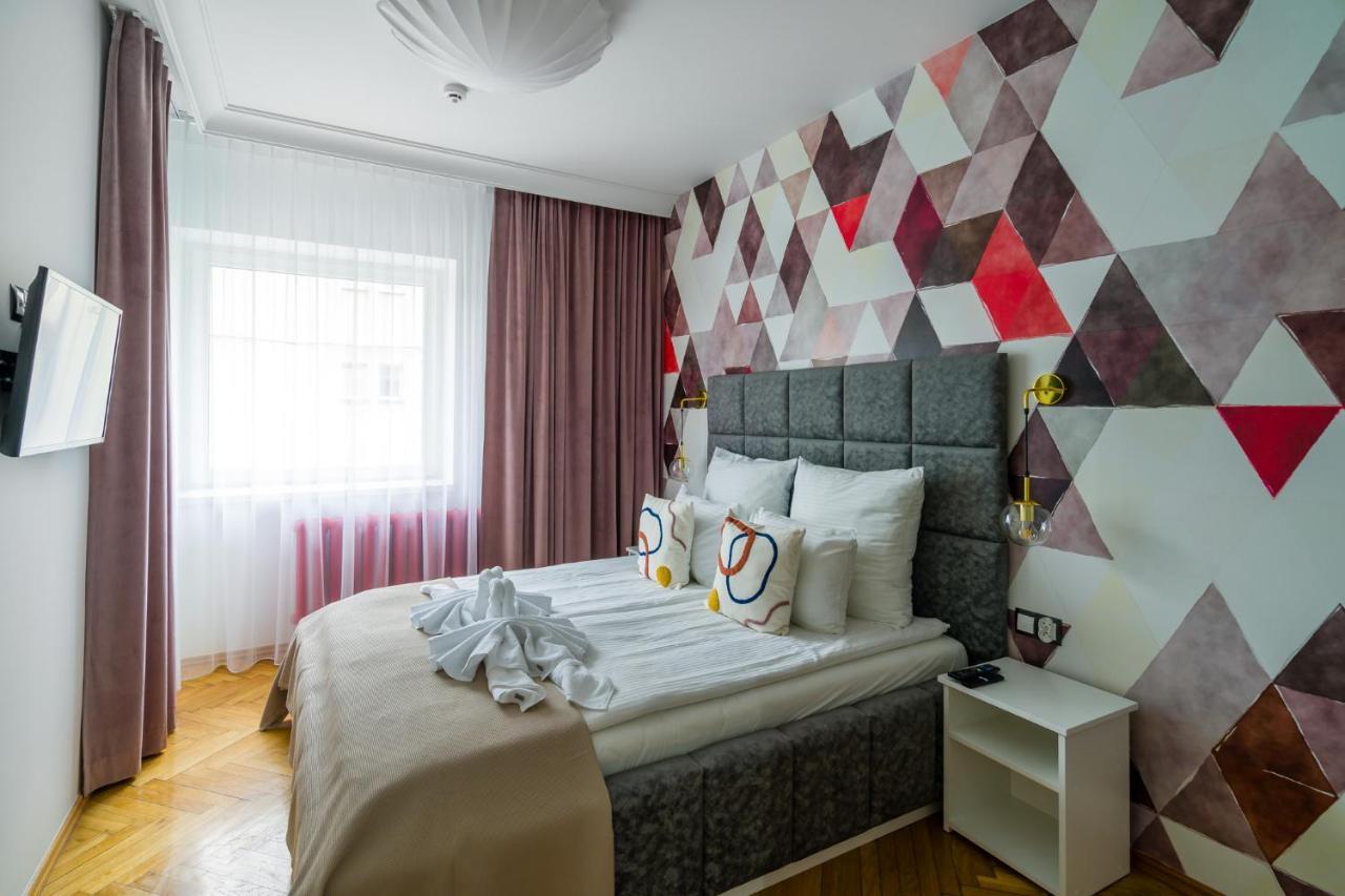 Apartment 21